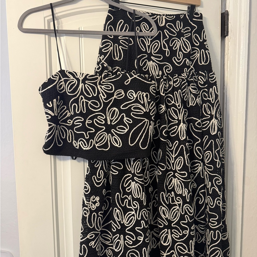ANTONIO MELANI by Simkins Styles black and white crochet set